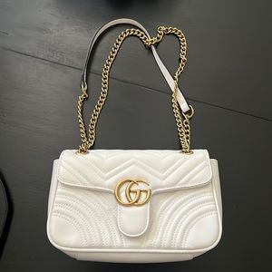 White with gold hardware fake Gucci purse